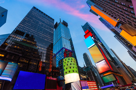 30,000 Honeybees Found in Times Square