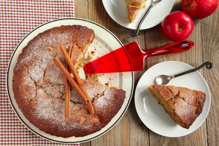 How to Make a Manuka Honey Applesauce Cake!
