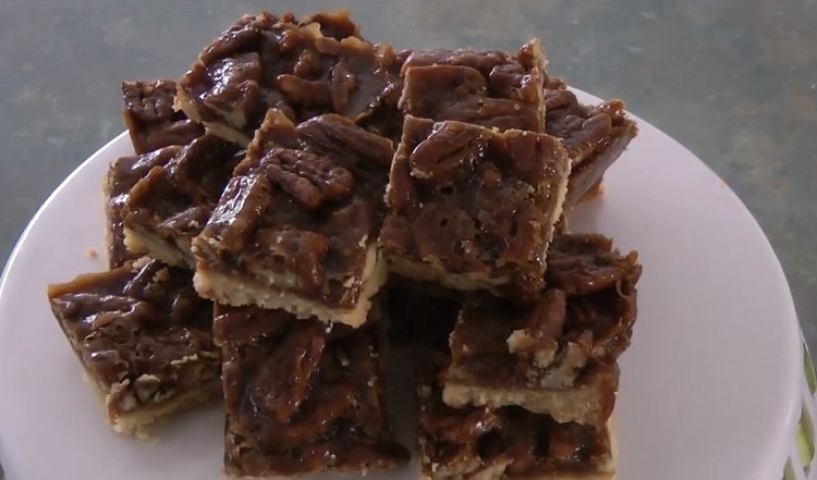 Homemade Caramel Pecan Bars