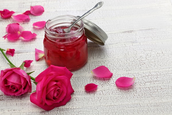 How to Make Rose Petal Honey